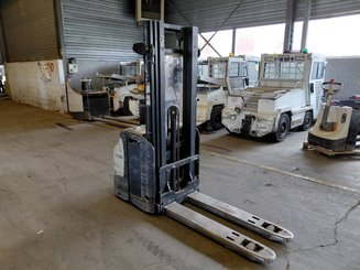 Stacker com condutor a pé Crown ESI4000-12