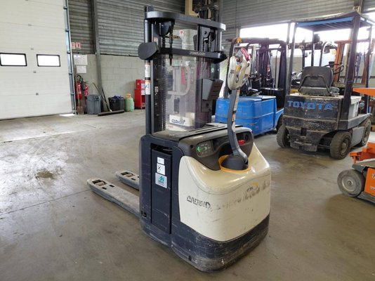 Stacker com condutor a pé Crown ESI4000-12 - 1