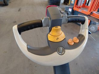 Stacker com condutor a pé Crown ESI4000-12