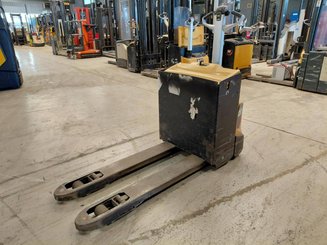 Porta-paletes eléctrico com condutor a pé Caterpillar NPP18N2