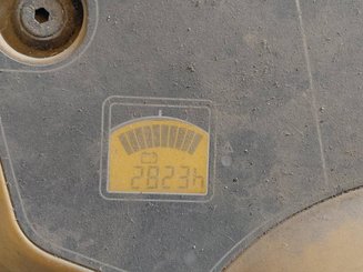 Porta-paletes eléctrico com condutor transportado Caterpillar NPV20N2