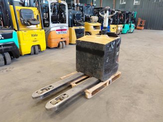 Porta-paletes eléctrico com condutor transportado Caterpillar NPV20N2