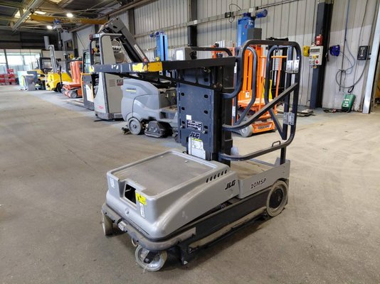 Plataforma com mastro vertical JLG 10MSP - 1