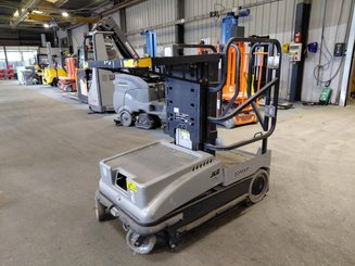 Plataforma com mastro vertical JLG 10MSP