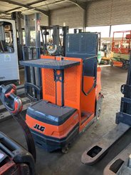 Plataforma com mastro vertical JLG DSP-M
