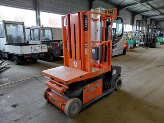 Plataforma com mastro vertical JLG TOUCAN DUO