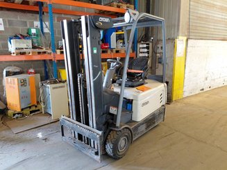Empilhador de contrapeso 4 rodas Crown SC6040-16
