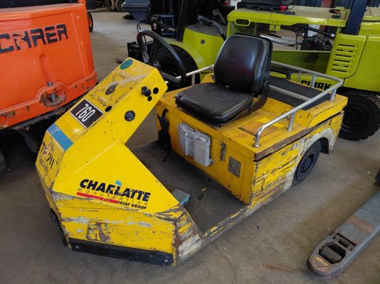 Tow tractor Charlatte TE206 - 1