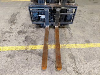 Empilhador de contrapeso 4 rodas Caterpillar GP25N
