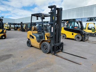 Empilhador de contrapeso 4 rodas Caterpillar GP25N