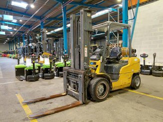 Empilhador de contrapeso 4 rodas Caterpillar GP30NTD