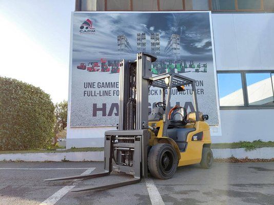 Empilhador de contrapeso 4 rodas Caterpillar GP30NTD - 1