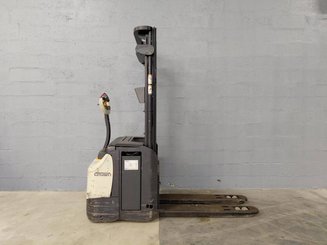 Stacker com condutor a pé Crown ESI4000-12