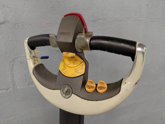Stacker com condutor a pé Crown ESI4000-12