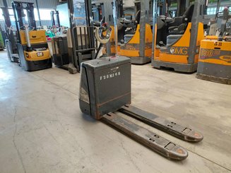 Porta-paletes eléctrico com condutor a pé Crown WP3020-2.0