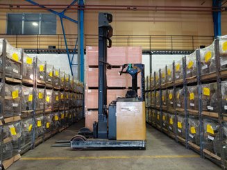 Empilhador retráctil Hyster HYR2.0