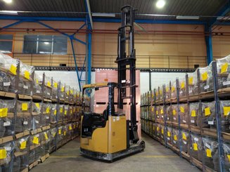 Empilhador retráctil Hyster HYR2.0