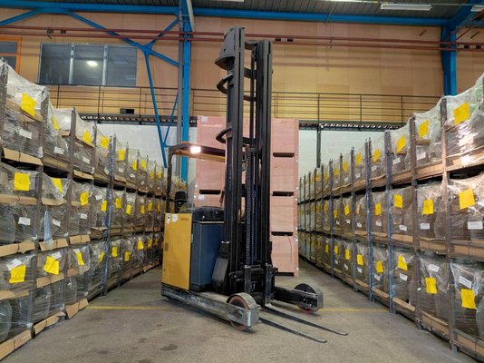 Empilhador retráctil Hyster HYR2.0 - 1