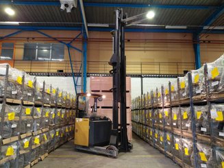 Empilhador retráctil Hyster HYR2.0 - 12