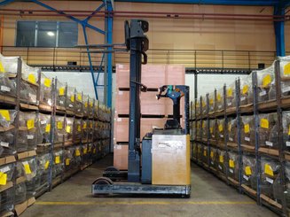 Empilhador retráctil Hyster HYR2.0 - 7