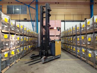 Empilhador retráctil Hyster HYR2.0 - 1