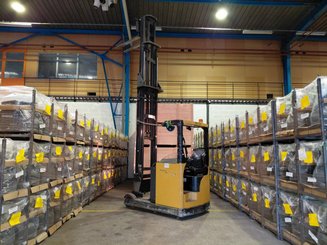 Empilhador retráctil Hyster HYR2.0