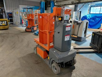 Plataforma com mastro vertical JLG TOUCANDUO