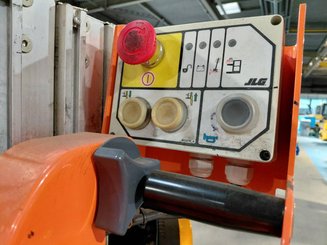 Plataforma com mastro vertical JLG TOUCANDUO