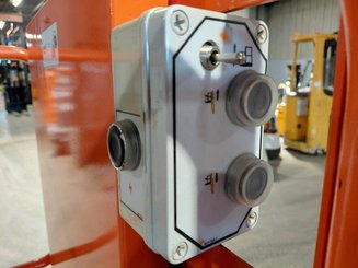 Plataforma com mastro vertical JLG TOUCANDUO