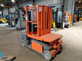 Plataforma com mastro vertical JLG TOUCANDUO