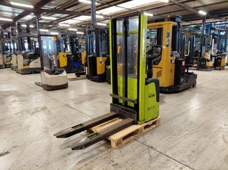 Stacker com condutor a pé Pramac GX12 25