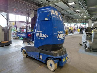 Plataforma com mastro vertical Upright MB20N