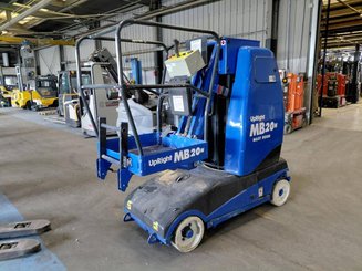 Plataforma com mastro vertical Upright MB20N