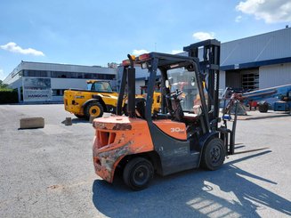 Empilhador de contrapeso 4 rodas Doosan D30GP