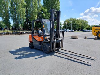 Empilhador de contrapeso 4 rodas Doosan D30GP - 1