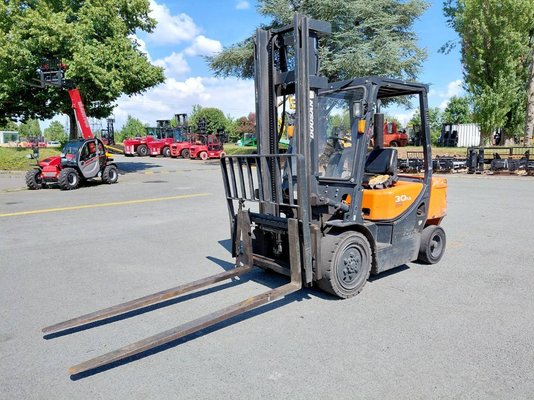 Empilhador de contrapeso 4 rodas Doosan D30GP - 1