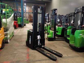Stacker com condutor a pé Hangcha CDD16-XT1-SIL