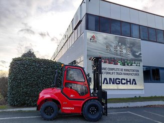 Carreta elevadora todo terreno Hangcha TT30-4 (CPCD30-XW98C-RT4)