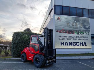 Carreta elevadora todo terreno Hangcha TT30-4 (CPCD30-XW98C-RT4)