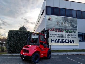 Carreta elevadora todo terreno Hangcha TT30-4 (CPCD30-XW98C-RT4)