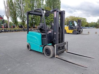 Empilhador de contrapeso 4 rodas Hyster J2.50XM
