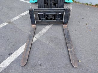 Empilhador de contrapeso 4 rodas Hyster J2.50XM
