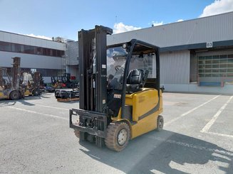 Empilhador de contrapeso 4 rodas Yale ERP25VL