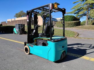 Empilhador de contrapeso 3 rodas Yale ERP18VTL