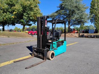 Empilhador de contrapeso 3 rodas Yale ERP18VTL