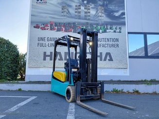 Empilhador de contrapeso 3 rodas Yale ERP18VTL