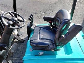 Empilhador de contrapeso 3 rodas Yale ERP18VTL