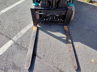Empilhador de contrapeso 3 rodas Yale ERP18VTL