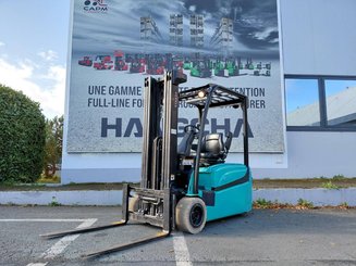 Empilhador de contrapeso 3 rodas Yale ERP18VTL