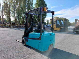 Empilhador de contrapeso 3 rodas Yale ERP18VTL